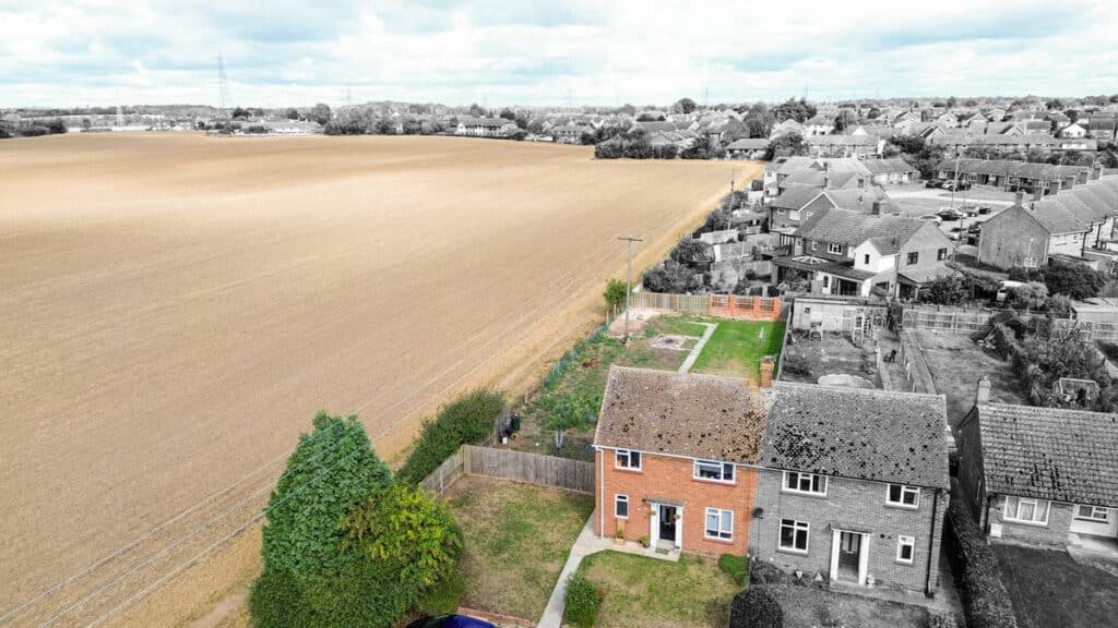 82 The Chase, Chelmsford CM3 3DE